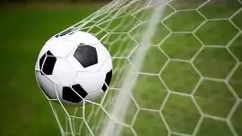 英超联赛积分排名：曼城五连不败重返前四，利物浦44分与阿森纳持平，曼联位列第十三。