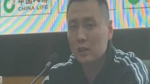 无私篮球成就团队凝聚，克莱自嘲：是否因我投篮过多？